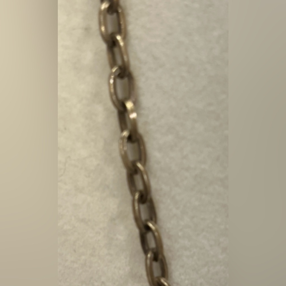 Elegant Gold-Toned Necklace - Picture 4 of 7